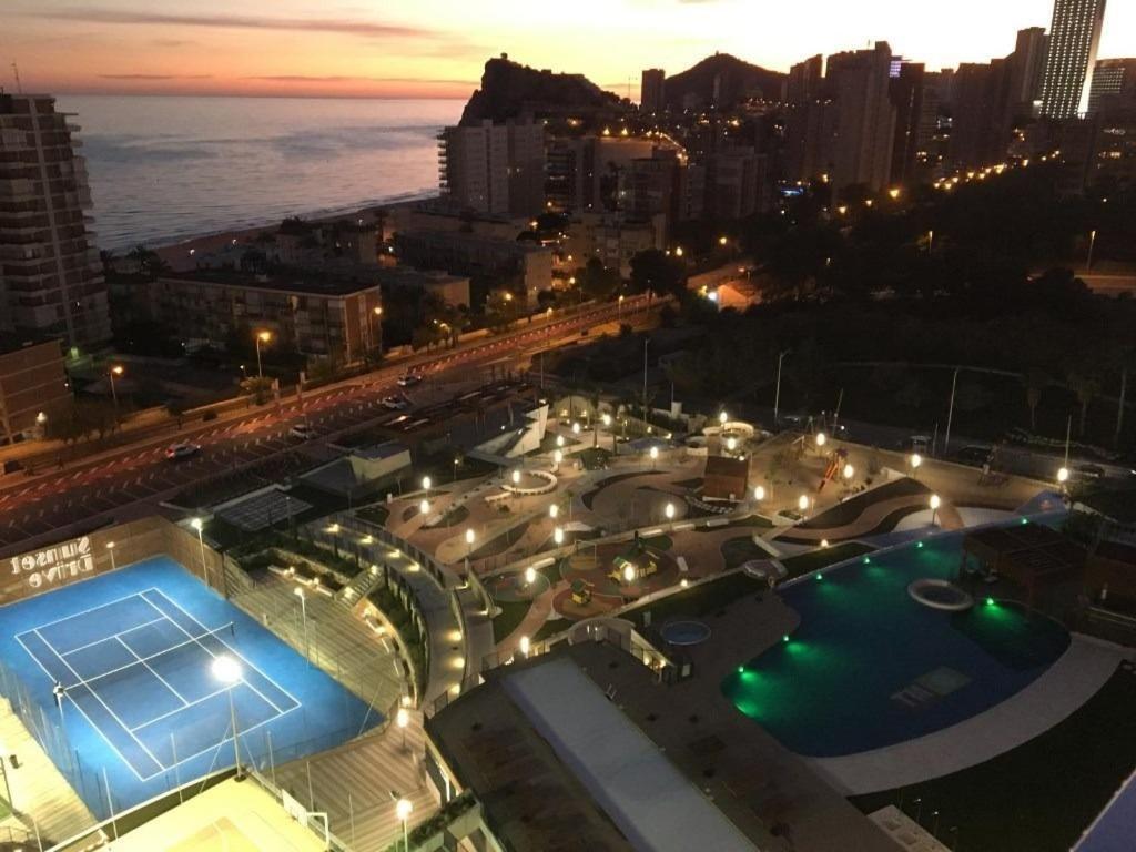 Sunset Drive, Cerca De La Playa Poniente Apartman Benidorm Kültér fotó